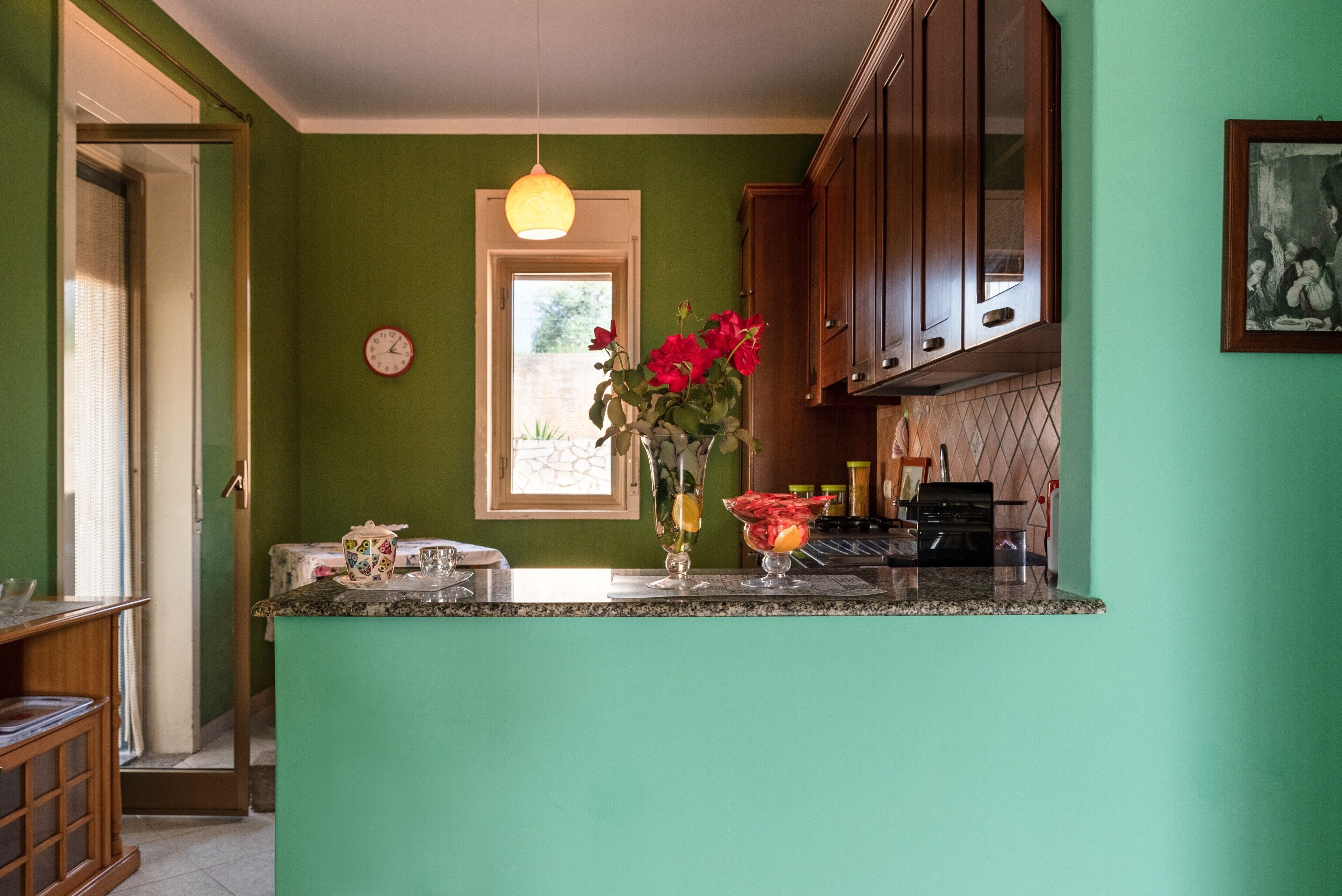 Réfrigérateur, four, plaque de cuisson, cafetière/bouilloire