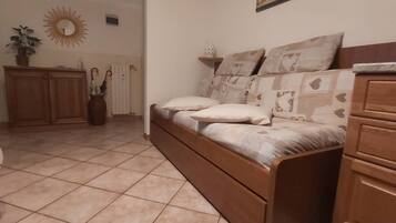 1 chambre, fer et planche Ă repasser, Wi-Fi gratuit, draps fournis