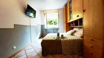 1 slaapkamer, een strijkplank/strijkijzer, gratis wifi, beddengoed