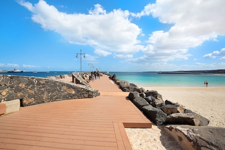Beach. Vacation Home "Casa los Javieles" with Mountain View, Garden & Wi-Fi