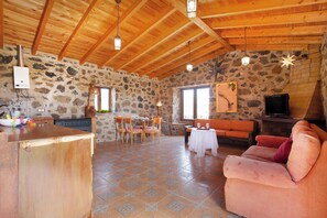 TV - Vacation Home "Casa los Javieles" with Mountain View, Garden & Wi-Fi (Puerto del Rosario)