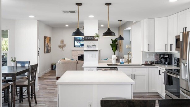 Private kitchen - 5BR|Heated Pool|Pickleball| Ping Pong & Pool Table (Chandler)