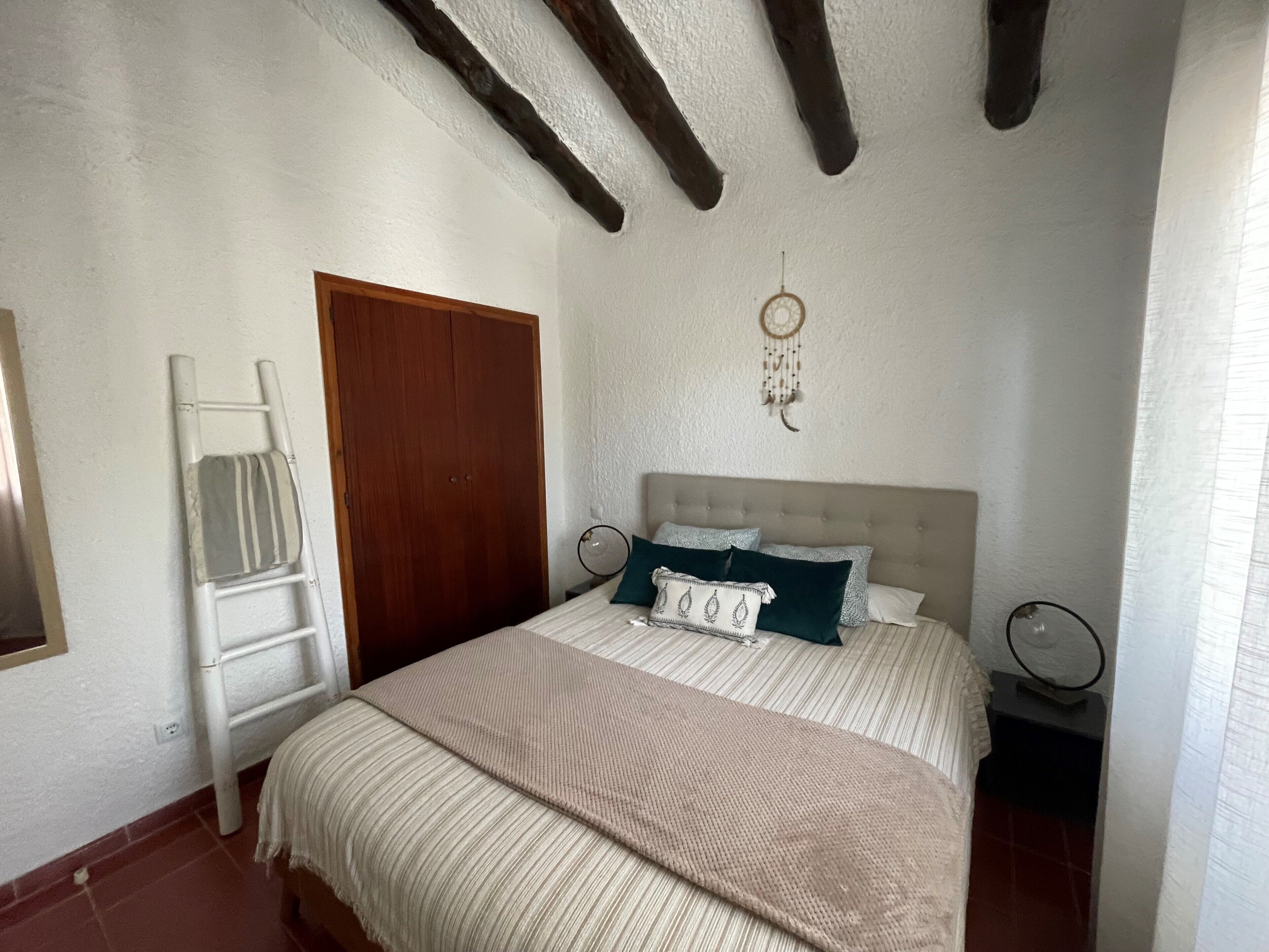 2 slaapkamers, een strijkplank/strijkijzer, gratis wifi, beddengoed