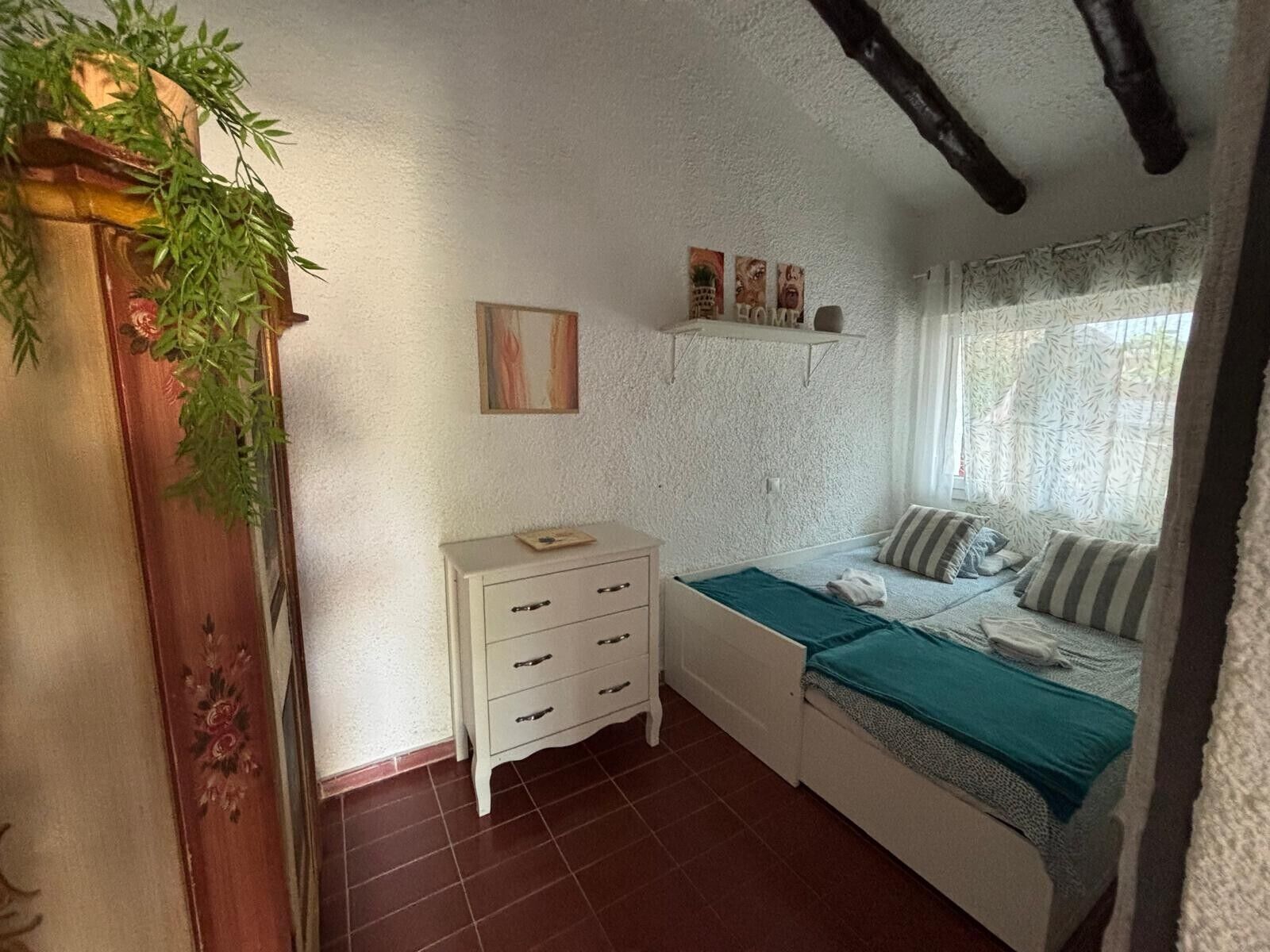 2 habitaciones, tabla de planchar con plancha y wifi gratis 