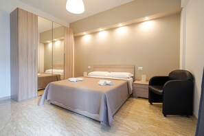 3 chambres, fer et planche à repasser, Wi-Fi gratuit, draps fournis