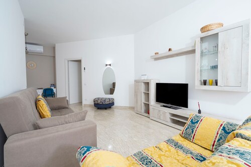 Holiday Home "Casa Kennedy" near the Beach with Balcony & Wi-Fi