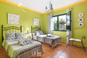 2 bedrooms, iron/ironing board, free WiFi, bed sheets