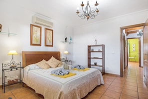 2 bedrooms, iron/ironing board, free WiFi, bed sheets - Vacation Home "La Casona" with Private Terraces, Shared Pool & Wi-Fi (Tías)