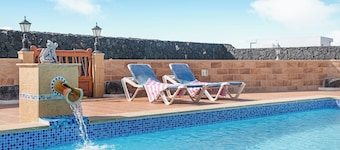 Vacation Home "La Casona" with Private Terraces, Shared Pool & Wi-Fi