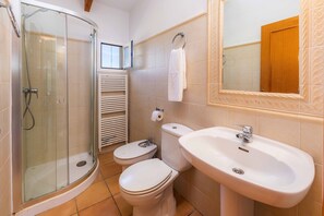 Douche, sèche-cheveux