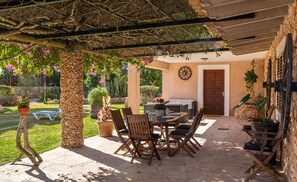 Outdoor dining - Finca "Can Jeroni" with Private Terraces, Private Pool & Wi-Fi (Felanitx)