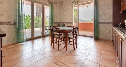 Villa "Filippa" con vistas a la montaña, terraza privada y jardín privado