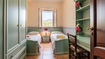 2 bedrooms, iron/ironing board, bed sheets