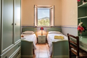 2 bedrooms, iron/ironing board, bed sheets