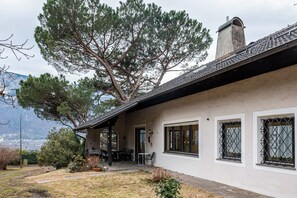 Exterior - Apartment "Villa Pinie" with Private Garden, Private Terrace & Wi-Fi (Terlan)