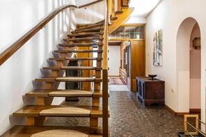 Interior - Apartment "Villa Pinie" with Private Garden, Private Terrace & Wi-Fi (Terlan)