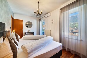 1 bedroom, iron/ironing board, free WiFi, bed sheets - Holiday Apartment 'König - The King 4th' with Balcony & Wi-Fi (Meran)