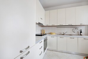 Refrigerador, horno, placa de cocina, lavavajillas