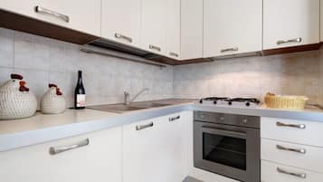 Réfrigérateur, four, plaque de cuisson, lave-vaisselle