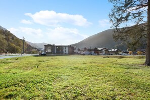 Property grounds - Apartment "Violet a due passi da Bormio" with Mountain View, Private Balcony & Wi-Fi (Valdidentro)