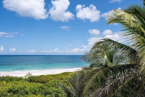 Lavender House· Luxury Home on Pink Sand Beach