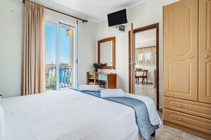 1 habitación, tabla de planchar con plancha, wifi gratis y ropa de cama 