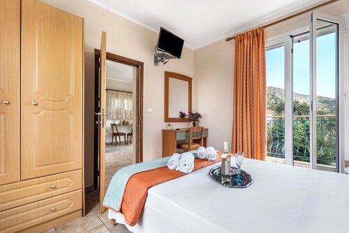 Pet-Friendly Apartment "Spyros apartment" with Mountain View