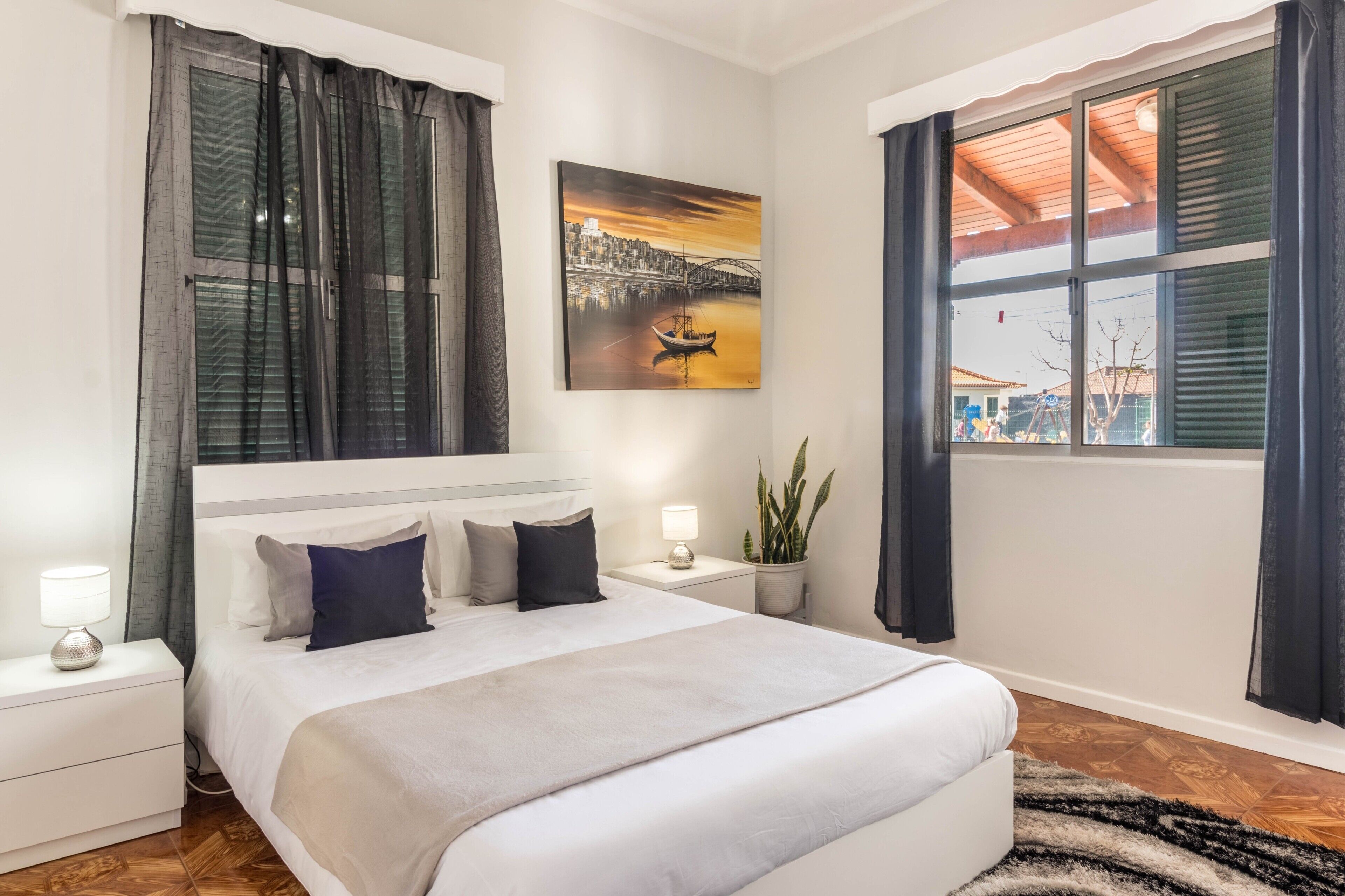 2 chambres, fer et planche à repasser, Wi-Fi gratuit, draps fournis