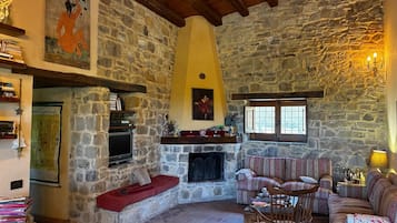 Fernseher, Kamin, DVD-Player, Stereoanlage