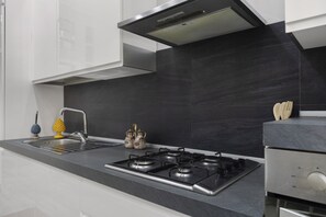 Kühlschrank, Ofen, Herdplatte, Geschirrspüler