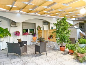 Property grounds - Pet-Friendly Holiday Home "A casa di Pietro Sei" with Sea View, Garden & Wi-Fi (marina di leporano)