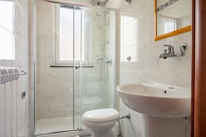 Bruser, hårtørrer, håndklæder