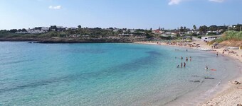 Pet-Friendly Holiday Home "A casa di Pietro Sei" with Sea View, Garden & Wi-Fi