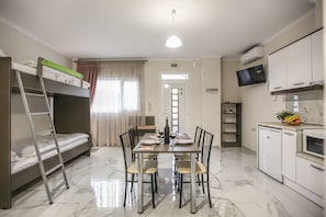 Perhehuoneisto | 1 makuuhuone, työpöytä, pimennysverhot, ilmainen Wi-Fi