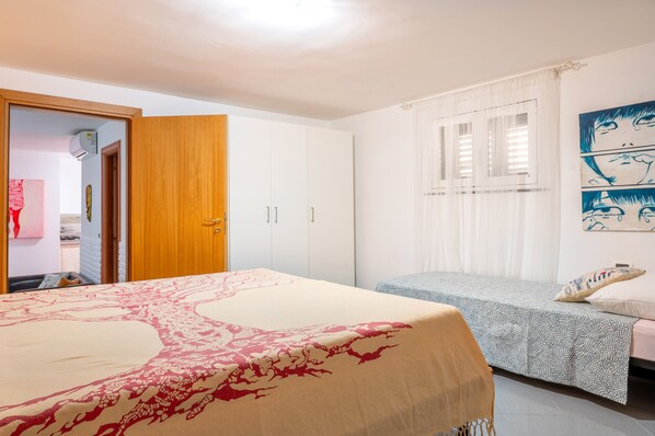 1 bedroom, free WiFi, bed sheets