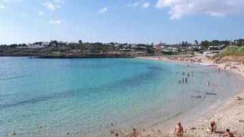 Una spiaggia nelle vicinanze