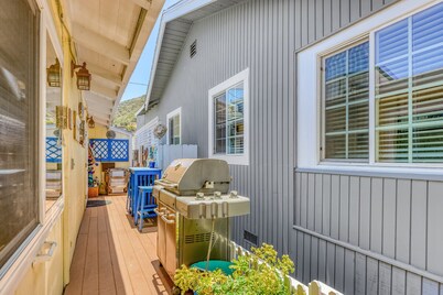 346S: Avalon home on the 'flats', Open floorplan, 2 Blocks to Beach