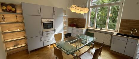 Kühlschrank, Ofen, Herdplatte, Geschirrspüler