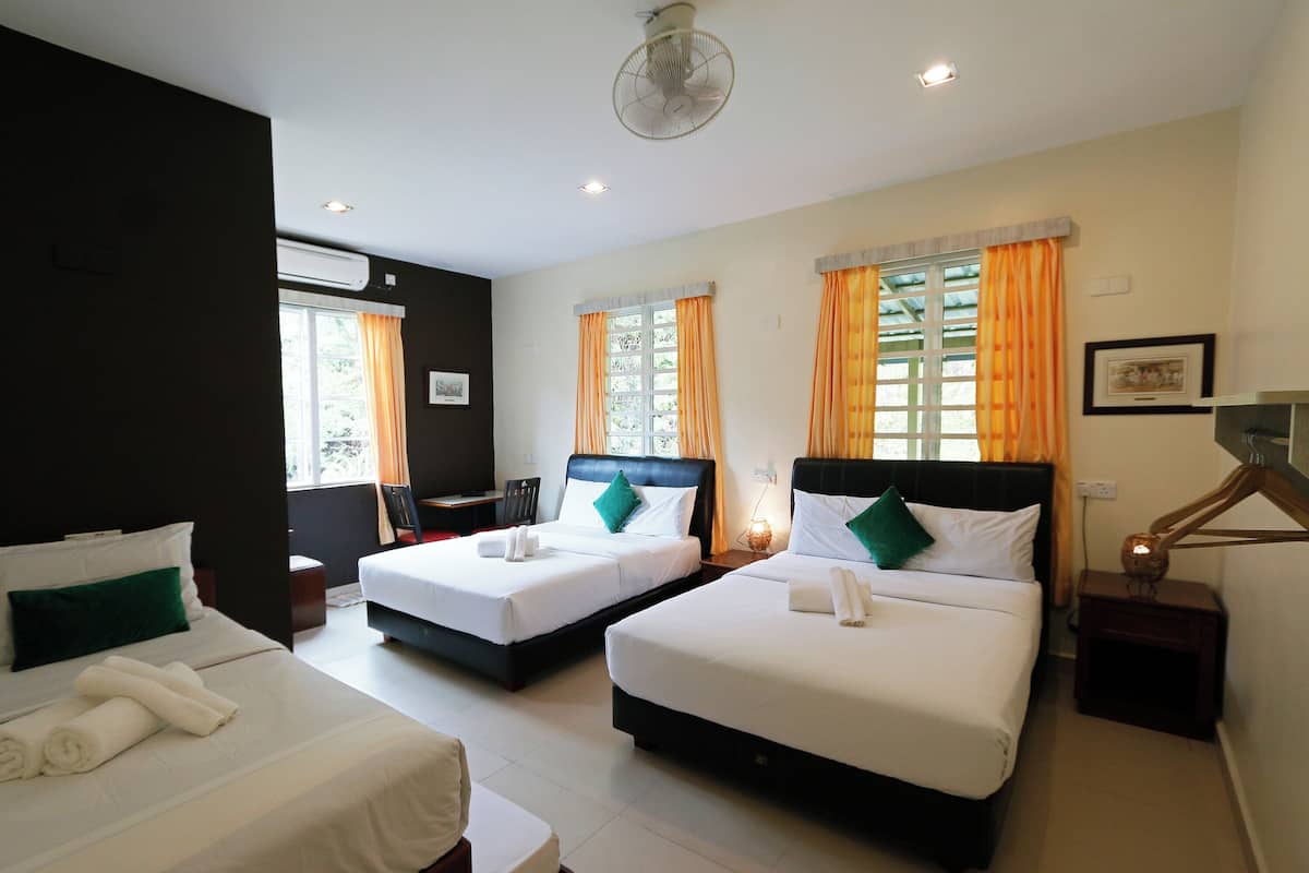 Family Room | Free WiFi, bed sheets