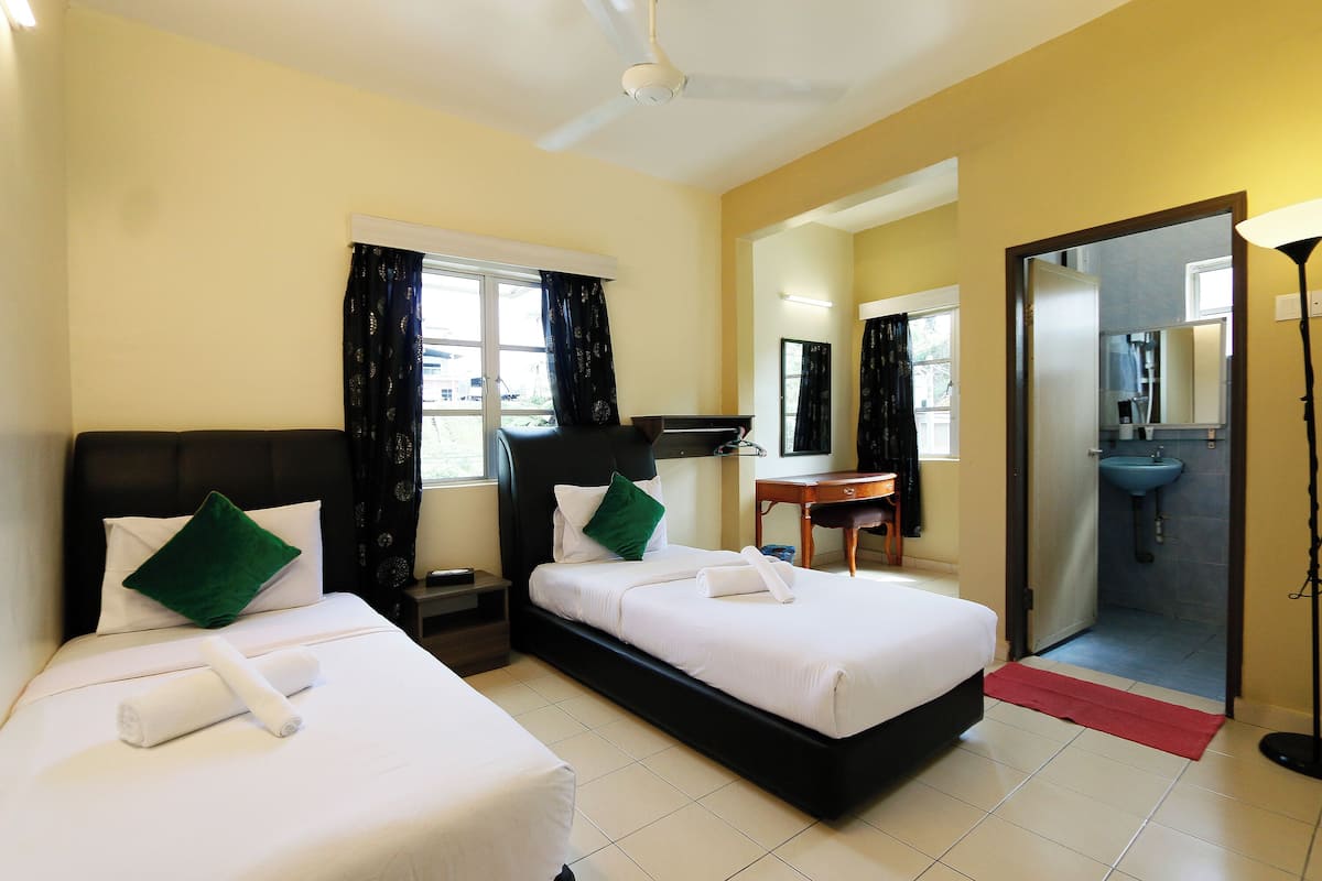 Standard Twin Room | Free WiFi, bed sheets
