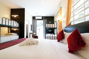 Family Room | Free WiFi, bed sheets - Golden Lodge (Tanah Rata)