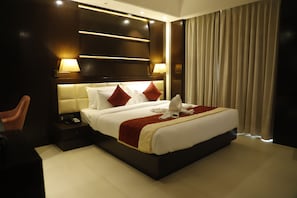 Deluxe Room, 1 King Bed, Non Smoking, City View | Egyptian cotton sheets, premium bedding, minibar, in-room safe - Udman By Ferns N Petals, Chattarpur (New Delhi)