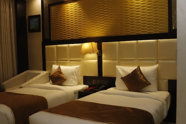 Superior Room, 1 Katil Raja (King), Non Smoking, City View | Cadar kapas Mesir, peralatan tempat tidur premium, bar mini