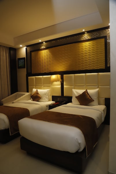 Udman By Ferns N Petals, Chattarpur