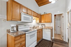 Fridge, microwave, oven, stovetop - Whitefish Lake Condo, 14BU, hillside! (Whitefish)