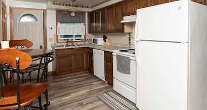 Super cute home located on a dead end street close to Lambeau Field