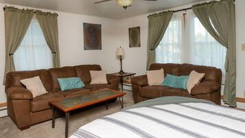 1 bedroom, desk, free WiFi, bed sheets