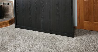 Super cute home located on a dead end street close to Lambeau Field