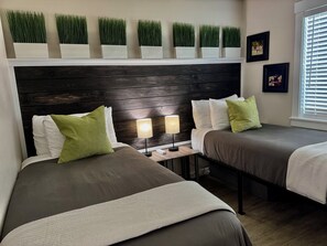 2 bedrooms, iron/ironing board, free WiFi, bed sheets - At the Hammond Harbor, minutes to the Pacific Ocean, 2 bdr , 1 bath, sleeps 5ish (Warrenton)