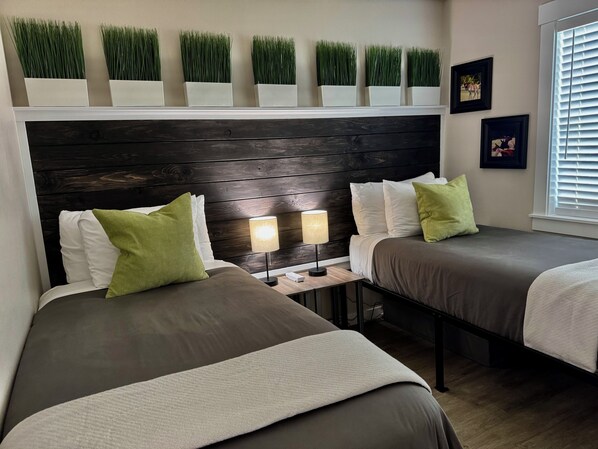 2 slaapkamers, een strijkplank/strijkijzer, gratis wifi, beddengoed